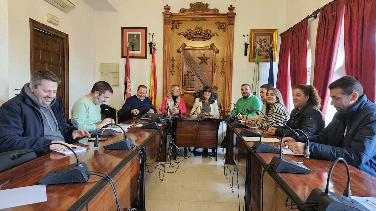 Reunión de trabajo entre la delegada de Inclusión Social de la Junta y el equipo de gobierno del Ayuntamiento de Jódar sobre el Proyecto de la Residencia de Mayores