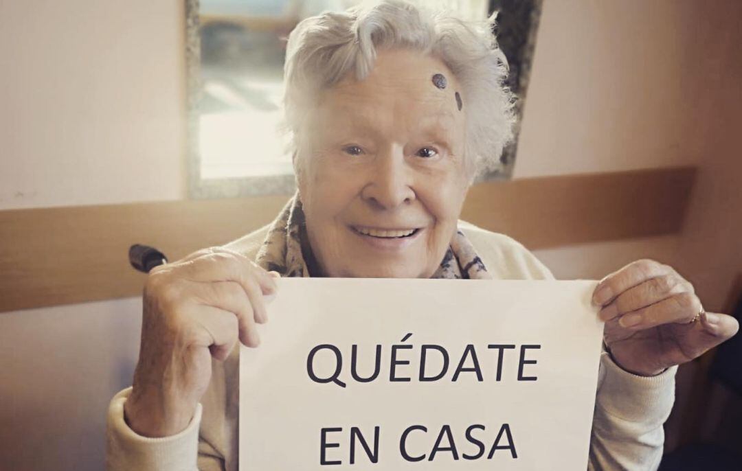 Anita nos deja este mensaje. "Quédate en casa"