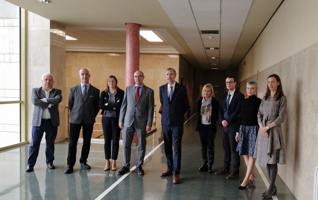 Equipo presentado por el rector Manuel Pérez Mateos