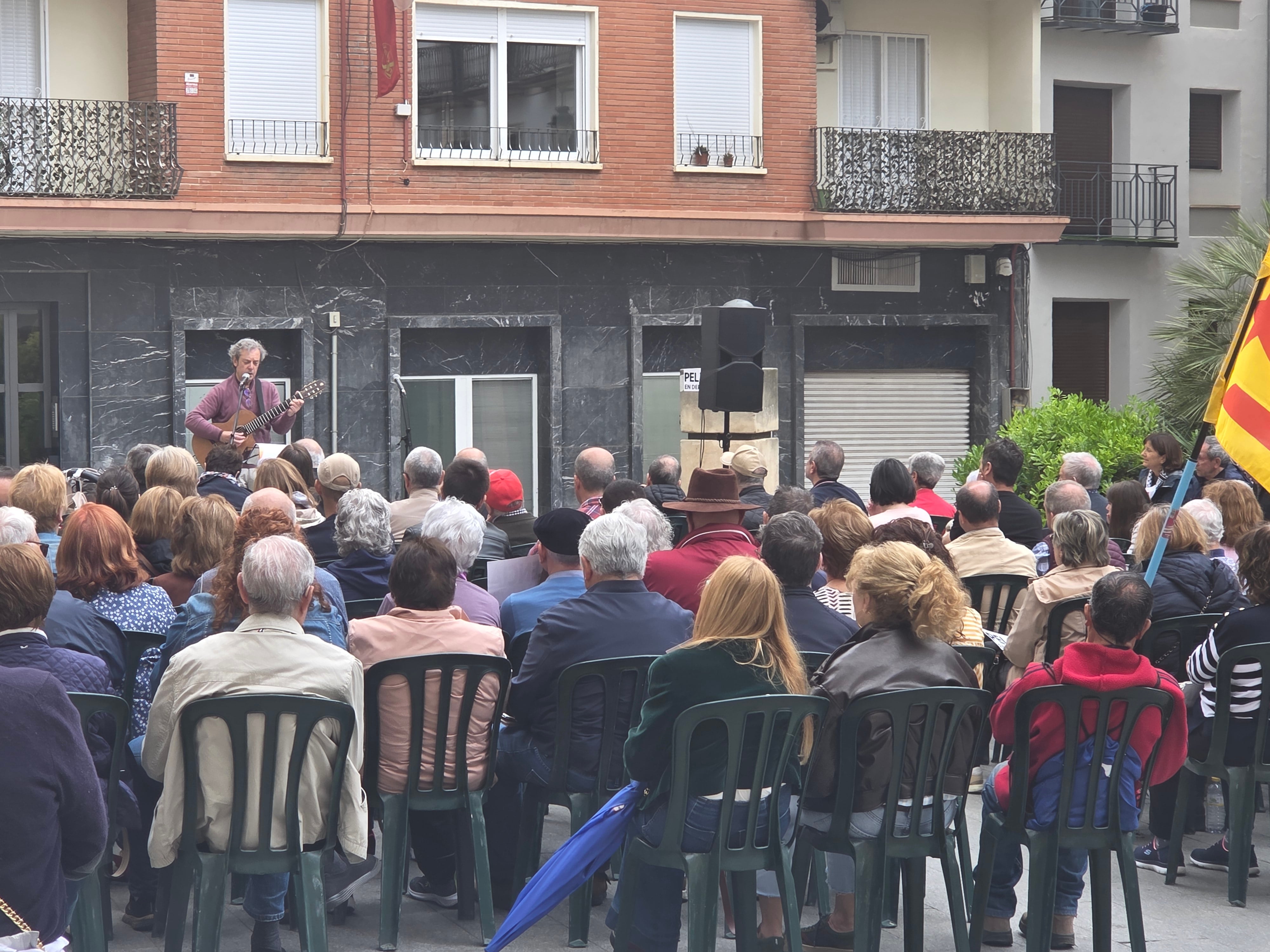 El cantautor Josep Maria Gadea ha interpretat tres peces inspirades en Vicent Andrés Estellés, Ovidi Montllor i el mateix Joan Valls