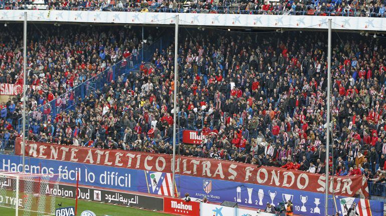 El Frente Atlético durante el partido Atlético de Madrid- Deportivo.