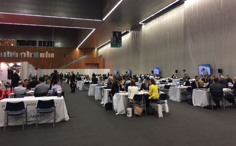 Imagen de la feria sobre aerolíneas en Bilbao.