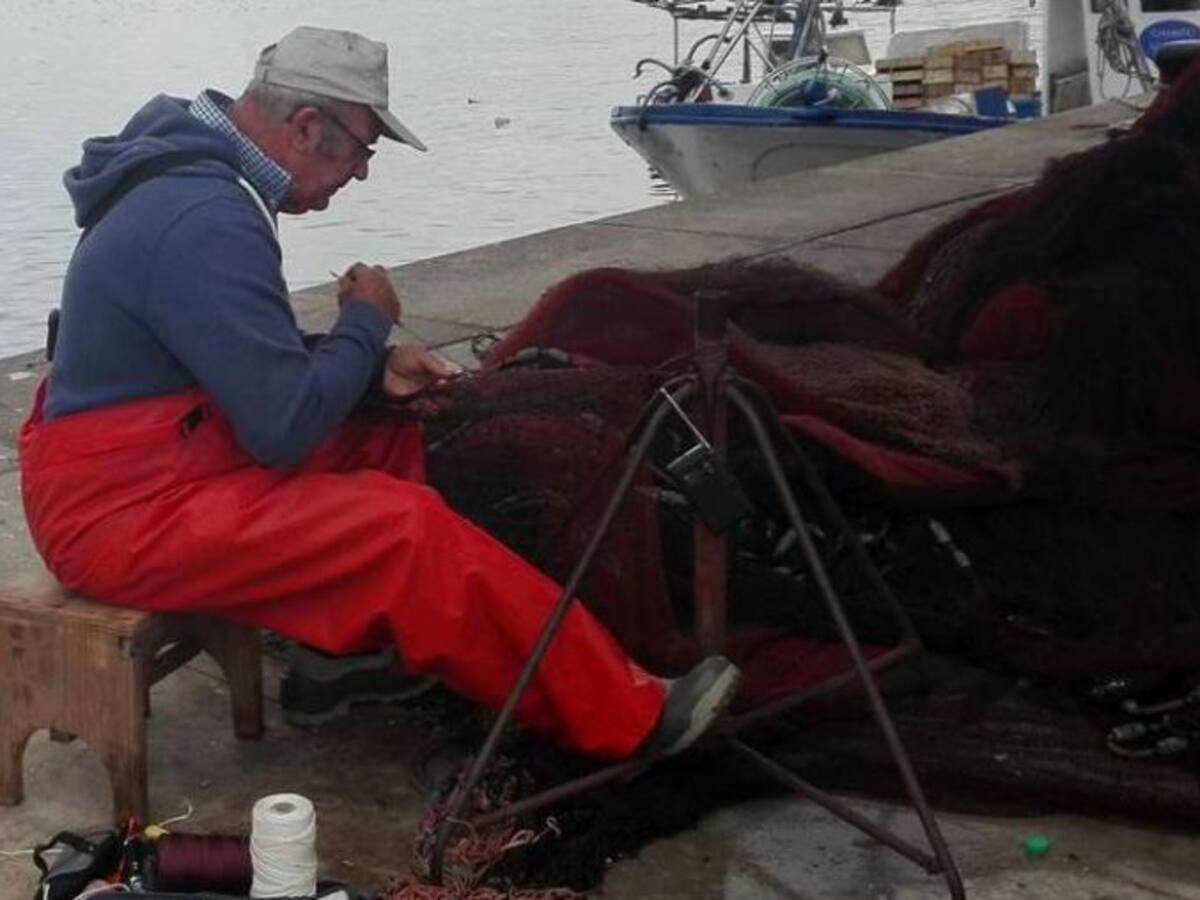 Los mariscadores de La Línea no pueden faenar por el cierre temporal de los caladeros
