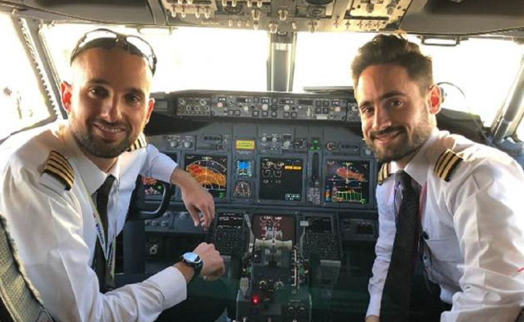 De izquierda a derecha: Pablo Pérez-Cuadrado (Comandante del vuelo) y Carlos Soriano (Primer oficial del vuelo), ambos de Murcia