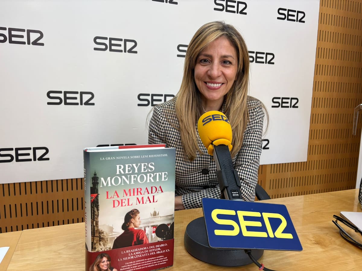 "Leni Riefenstahl me quitó el sueño": Reyes Monforte presenta en Murcia la historia que más la ha perseguido