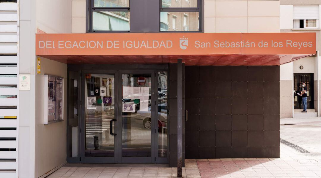 Entrada a la Delegación de Igualdad de Sanse