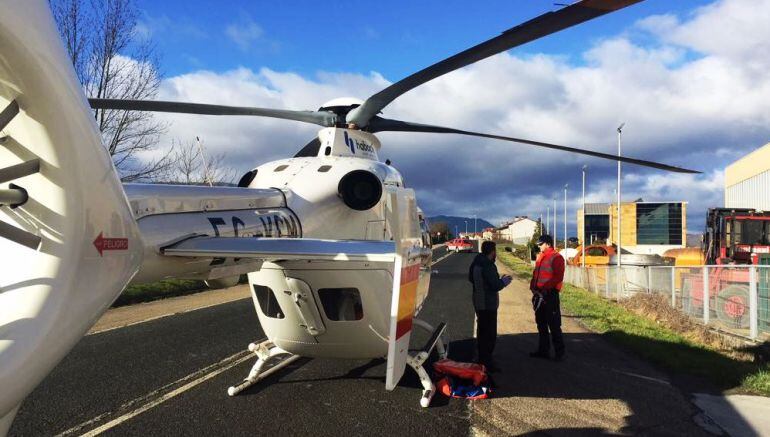 Patrullas cortan la carretera para traslado del herido