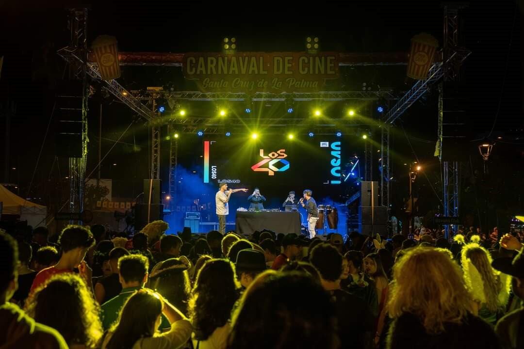 Miles de personas se congregaron para disfrutar del concierto de LOS40  Carnaval Santa Cruz de La Palma