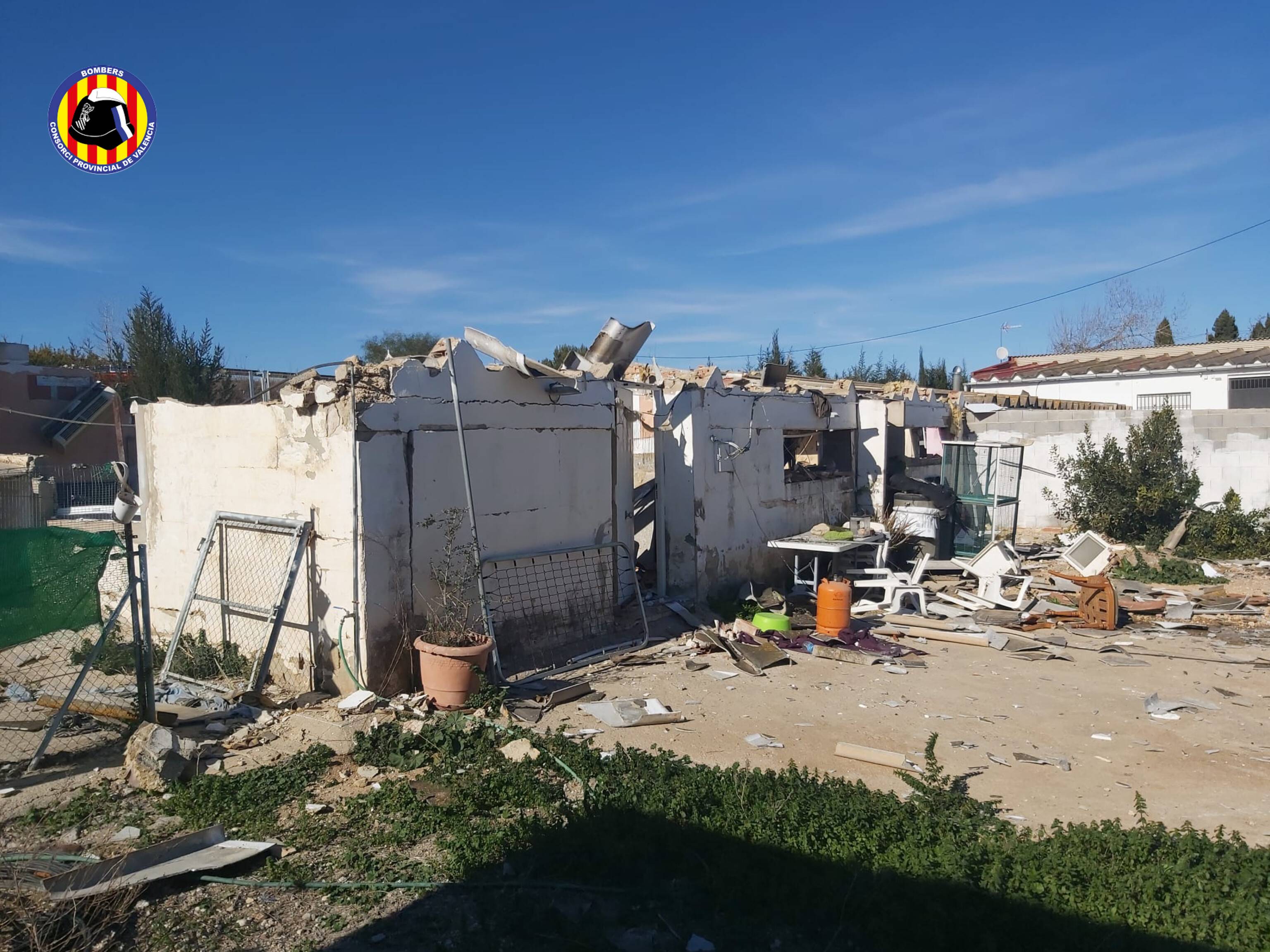 Estado de la vivienda en la que se ha registrado una explosión de butano en Godelleta por, al parecer, un intento de suicidio. Fuente: Consorcio Provincial de Bomberos