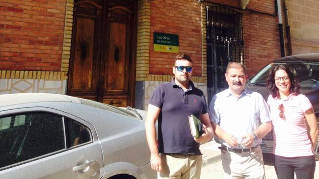 El diputado de Infraestructuras Municipales, José Castro (centro), acompañado de responsables municipales.