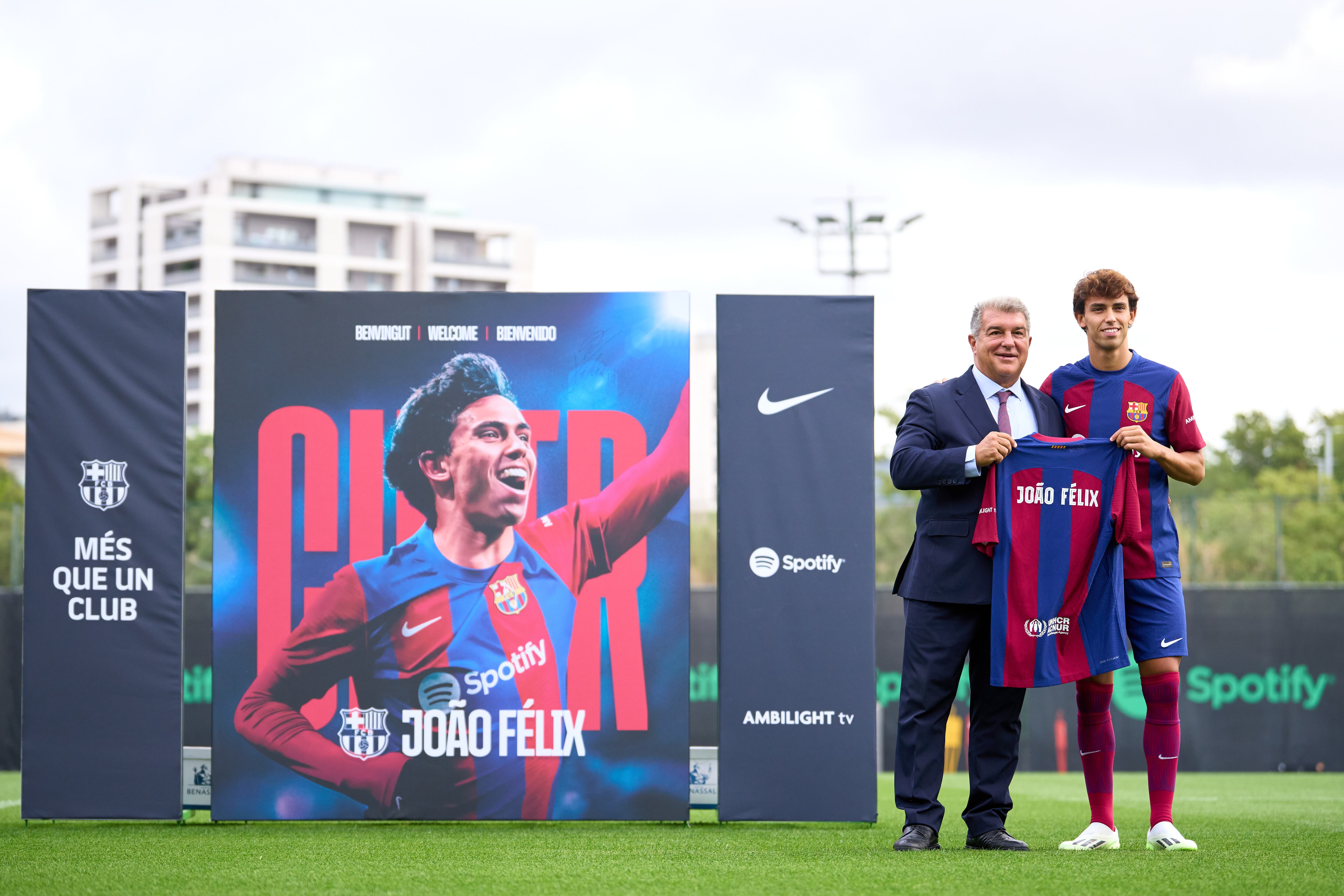 Laporta posa con Joao Félix en su presentación como nuevo jugador del FC Barcelona