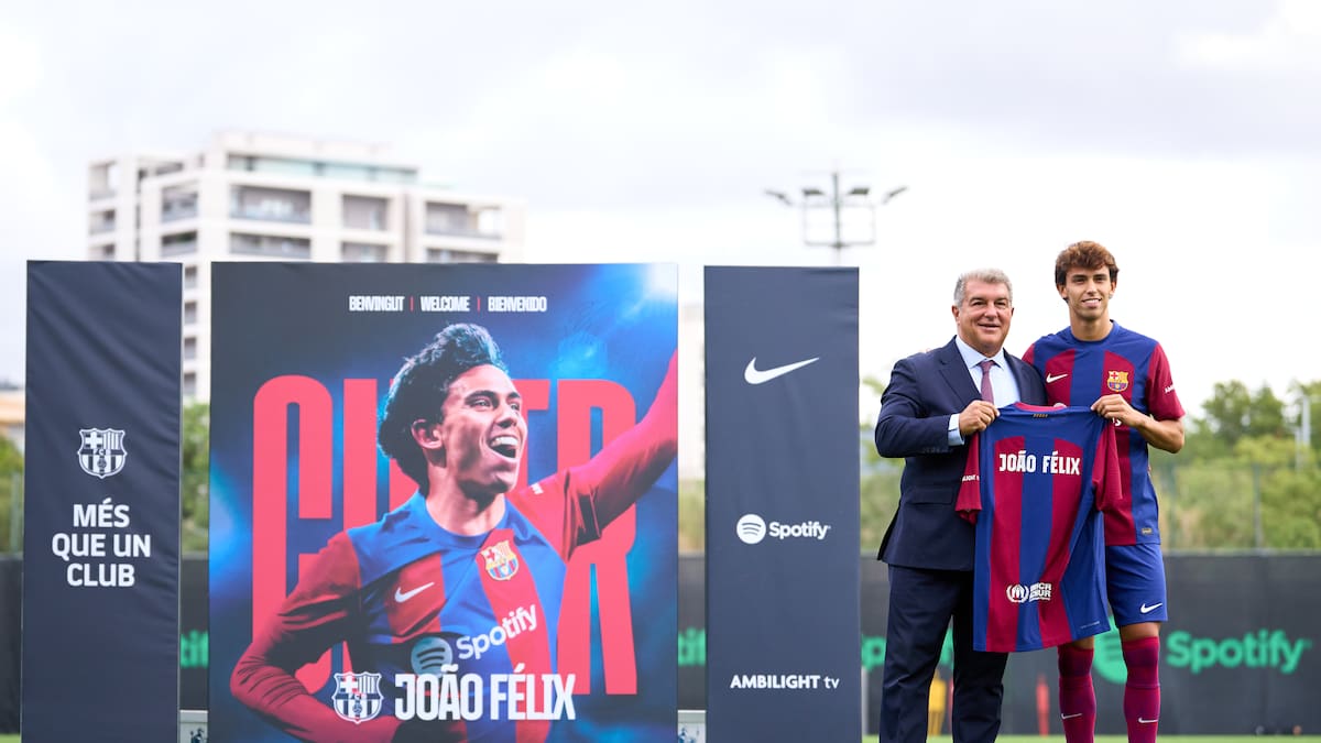 Los ingresos por traspasos de jugadores de la liga española se reduce a la mitad