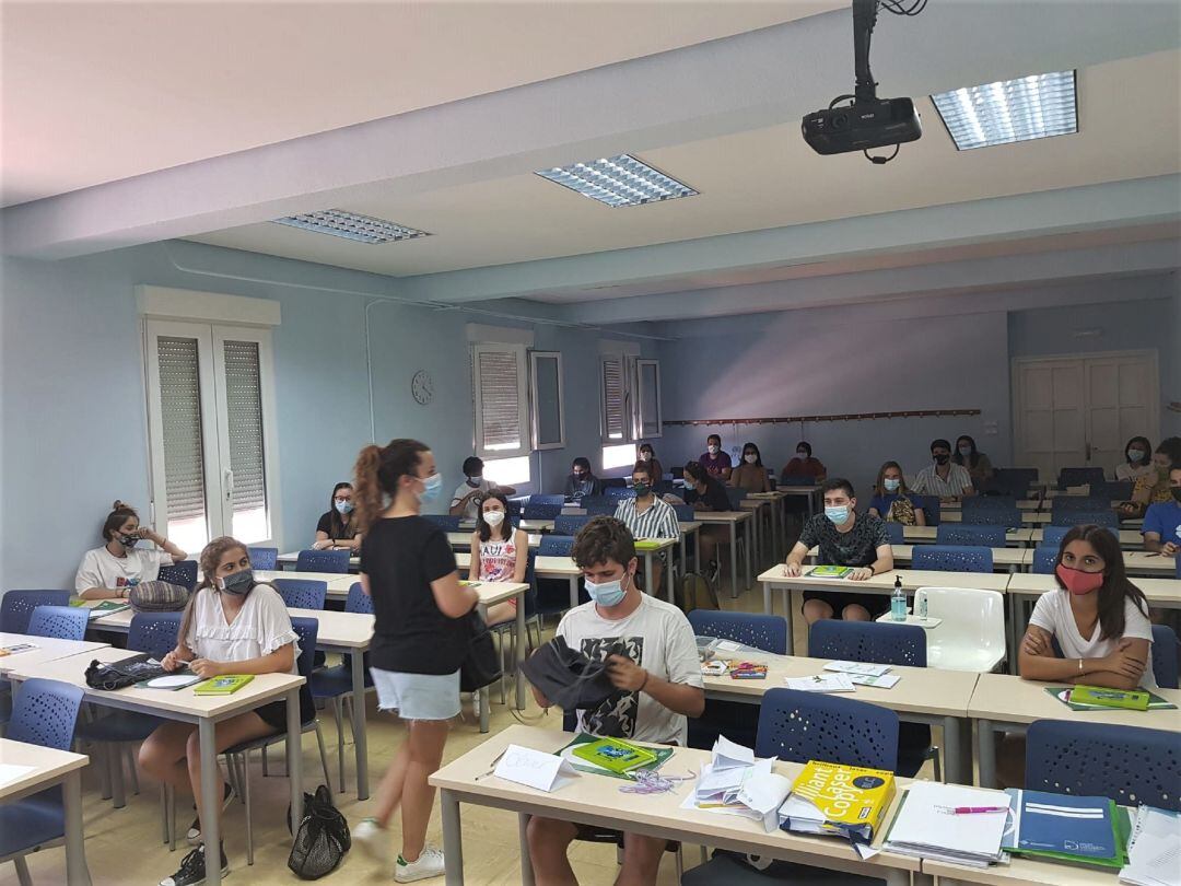 Los jóvenes que cursen estudios en la provincia de Palencia ya pueden solicitar las ayudas para transporte y residen-cia convocadas por la Diputación