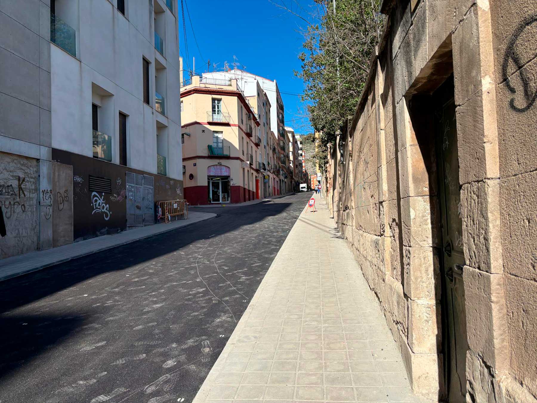 Imagen de la calle Maestro Espí con las obras ya finalizadas, a falta de la señalización