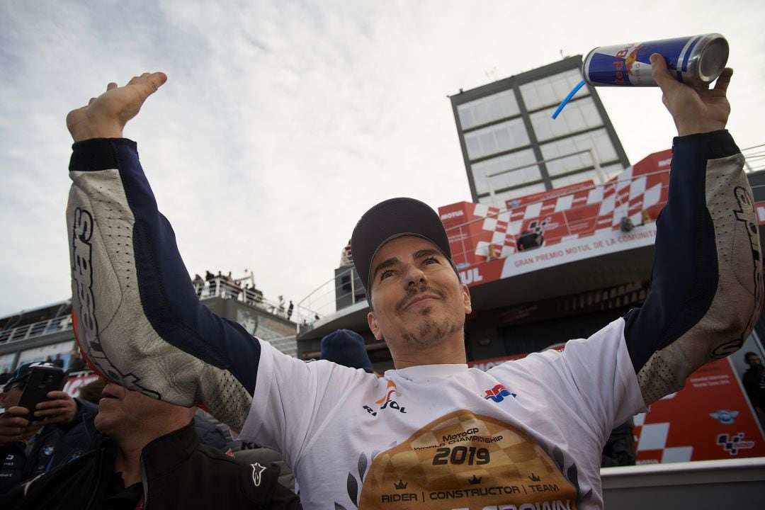 Jorge Lorenzo despidiéndose de Moto GP