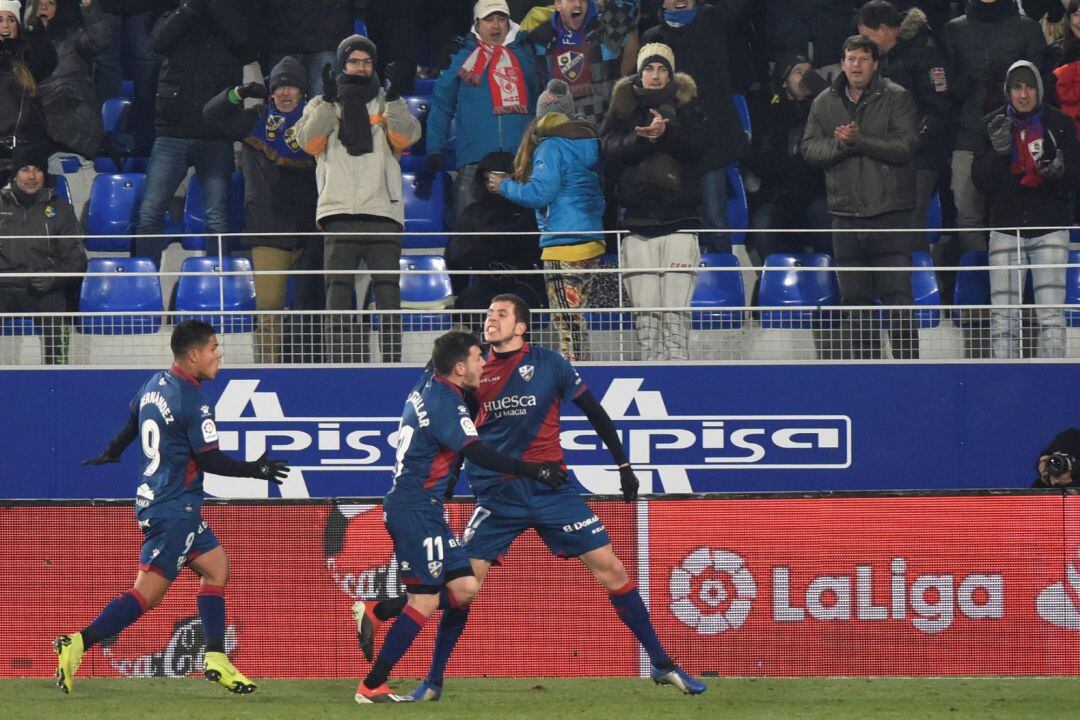 El Huesca celebra uno de los goles del partido