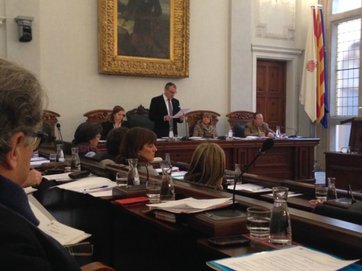 Reus prohibeix el burka al carrer