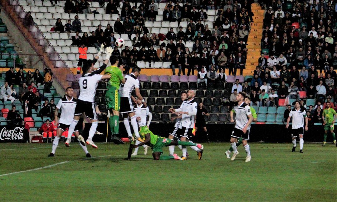 Lance del último derbi en el Helmántico.