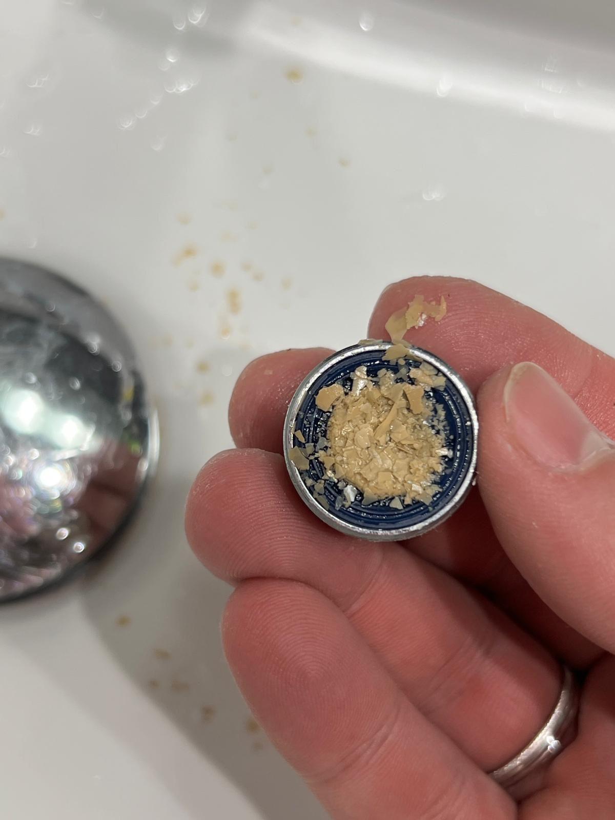 Obstrucción de cal en una vivienda