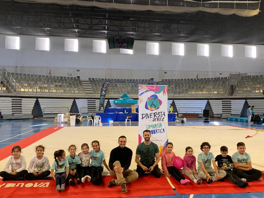 El club de gimnasia acrobática Diversia participa en el Campeonato