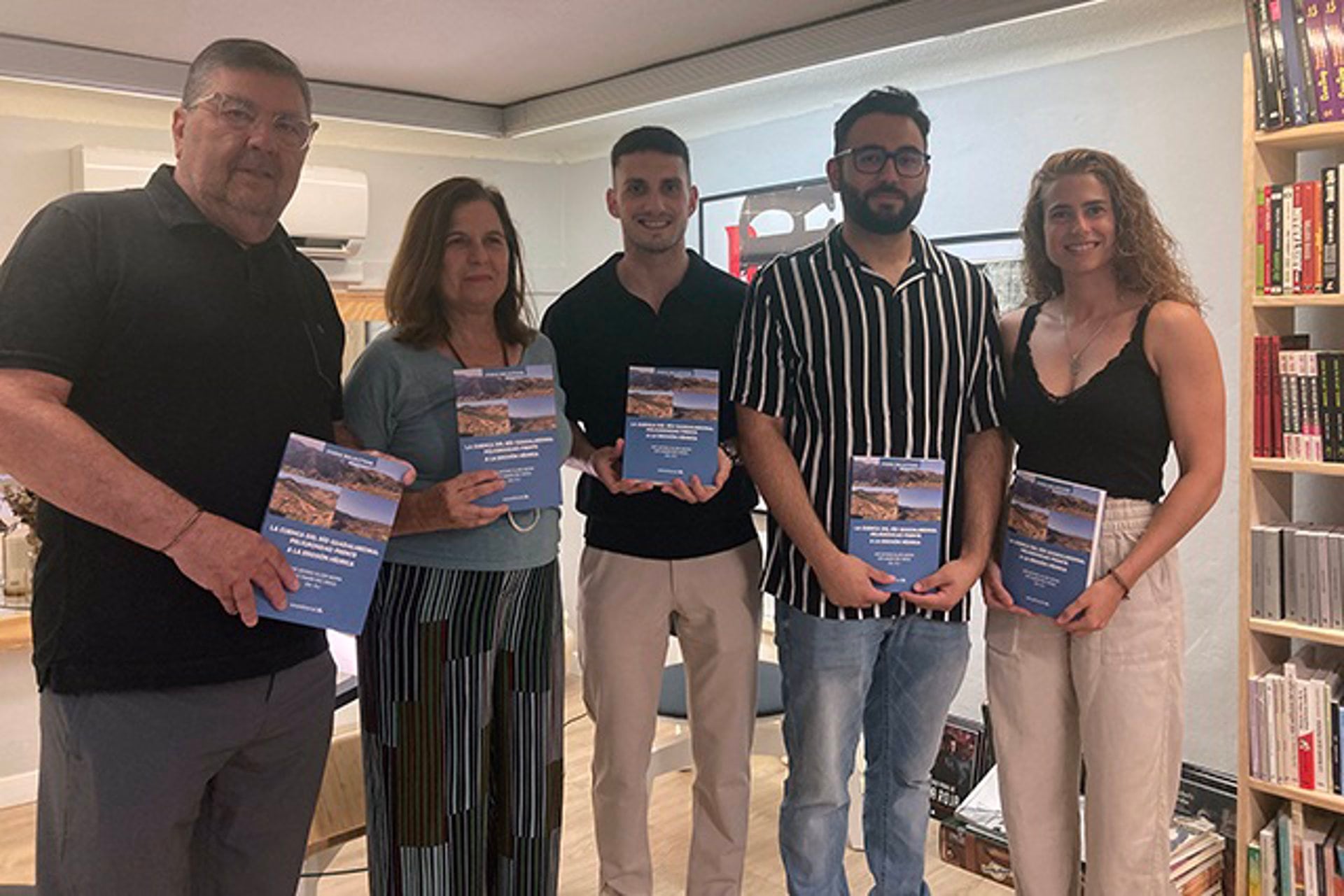 Momento de la presentación de la obra en la librería Rayuela de Málaga