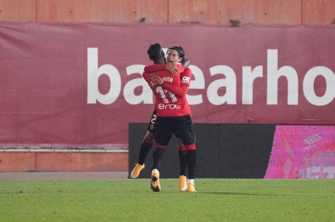 Luka Romero celebra su primer gol en la LFP frente al Logroñés.