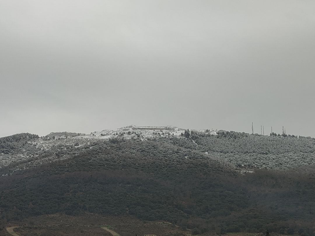 Fuerte de San Cristóbal, en el monte Ezkaba, nevado.