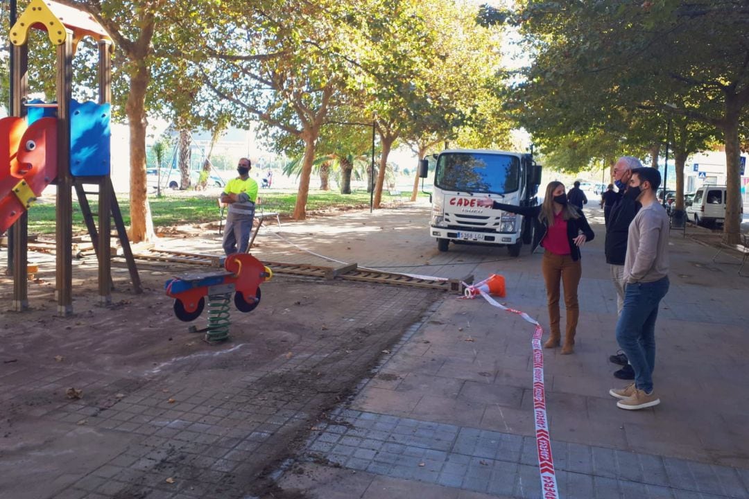 Remodelación de los parques infantiles en Oliva 