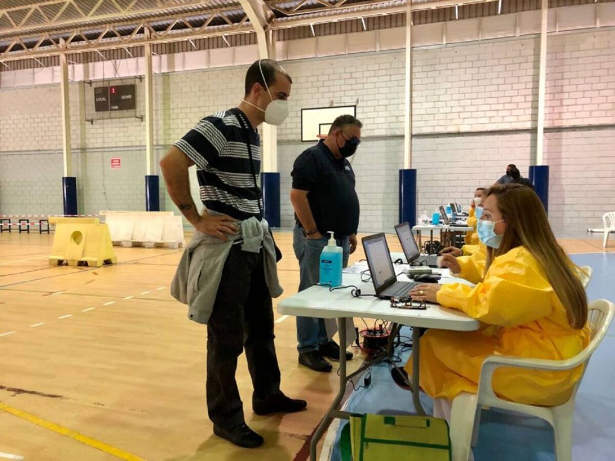 Arranca la campaña de vacunación masiva de los prácticos y estibadores del puerto de Algeciras