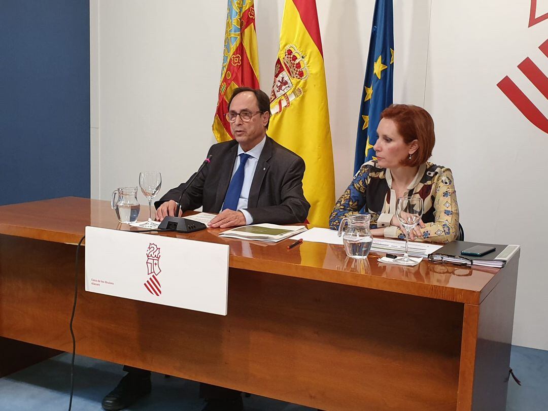 El conseller de Hacienda, Vicent Soler, junto a la directora general de Presupuestos, Eva Martínez.