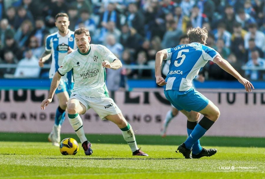 El Huesca tuvo que trabajar duro para sumar un empate en Coruña ante el Dépor