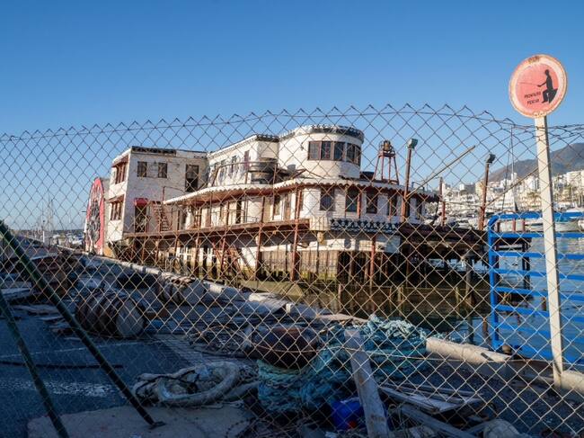 El barco está semihundido desde hace seis años