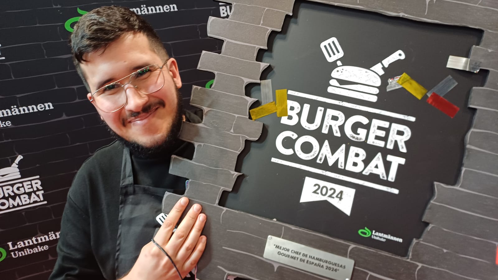 El cocinero Martín Fernández, de Bágoa Gastrobar (Ourense), ha ganado la cuarta edición del certamen Burger Combat