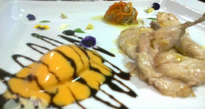 Ensalada de codorniz escabechada con verduras y helado de piquillos