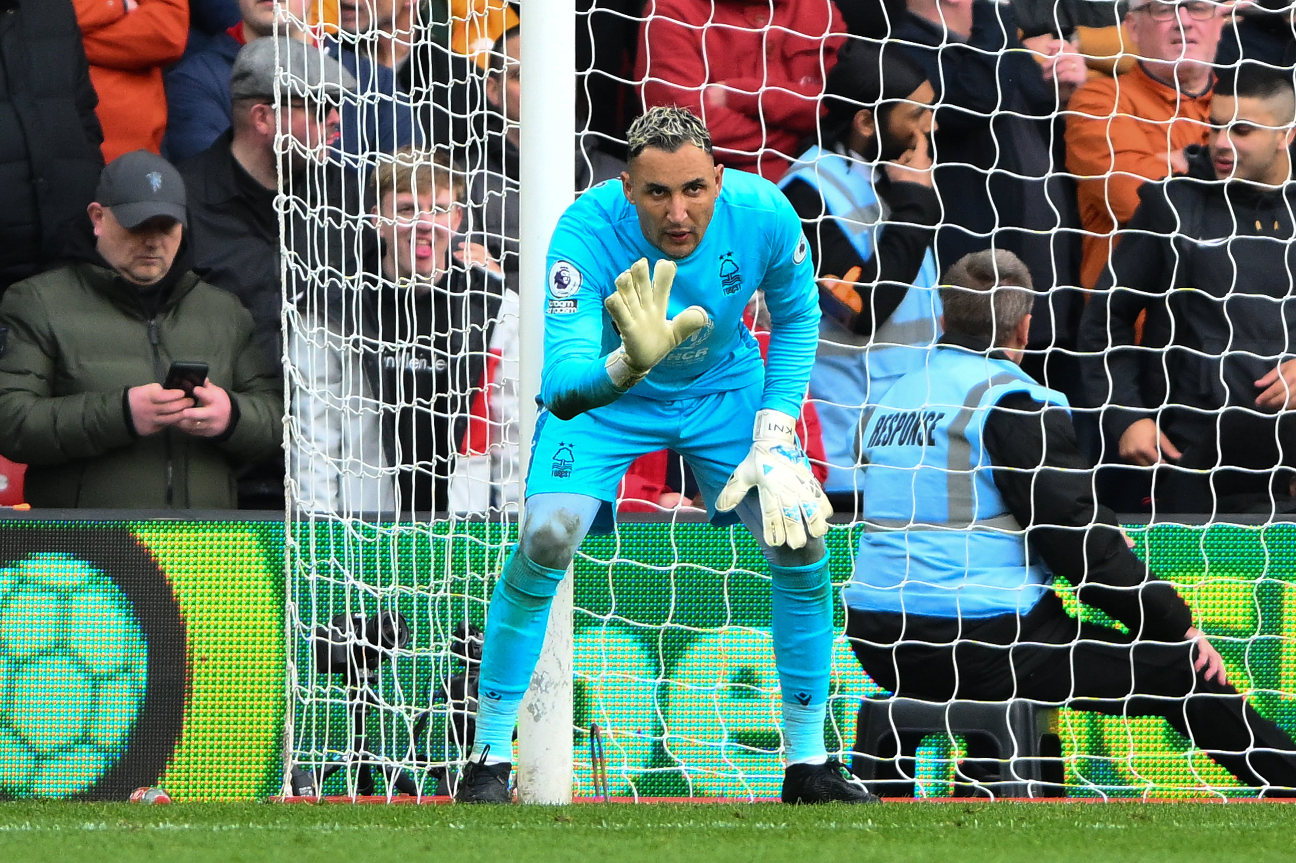 Keylor Navas coloca una barrera con el Nottingham Forest