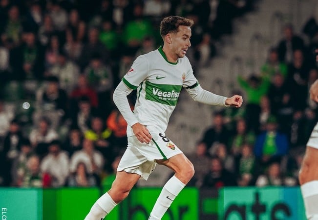 Marc Aguado en un momento del partido Elche CF-Villarreal CF disputado en el Martínez Valero