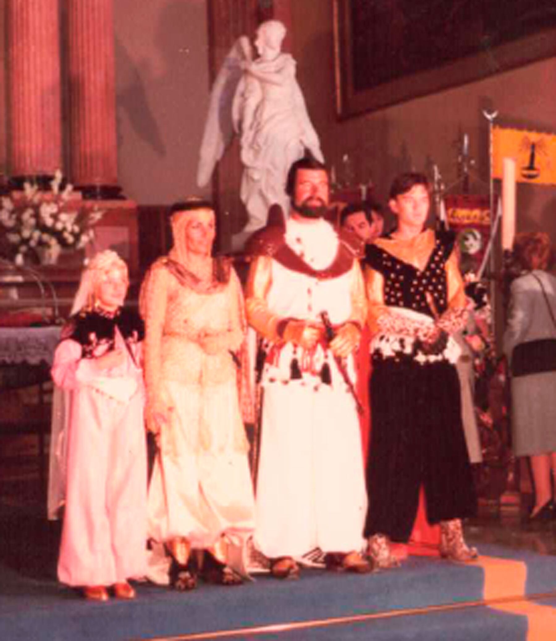 Helena Orts, su marido, Rafa Serra, y sus hijos, durante el cargo de alférez moro de los Berberiscos