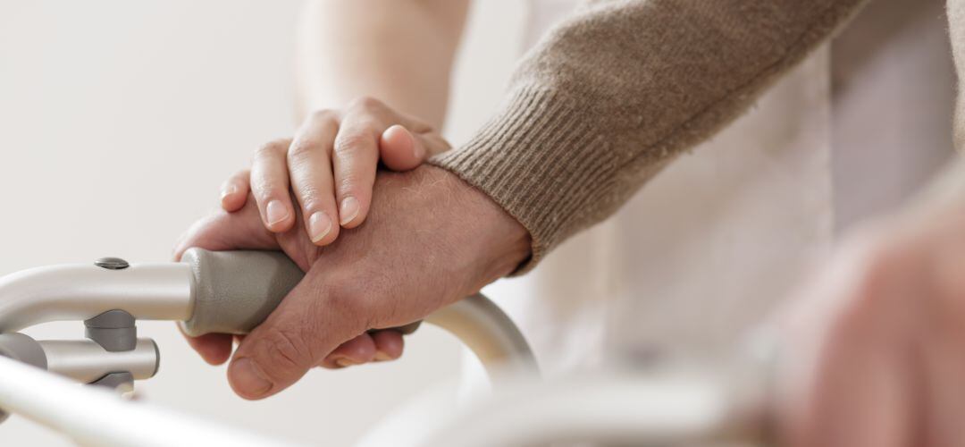 La carencia de personal es una de las quejas habituales de profesionales y familiares de usuarios de residencias de mayores, tanto públicas como privadas.