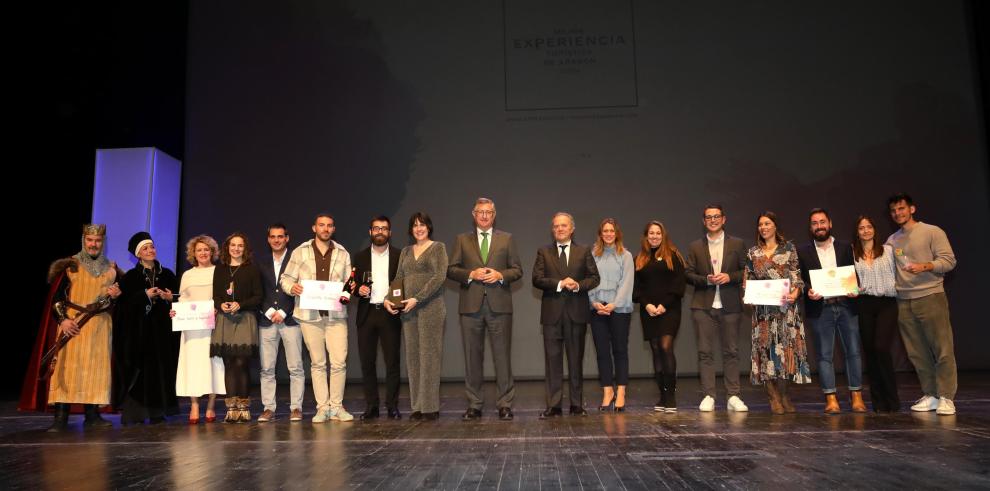 Los premiados con sus galardones de mejores experiencias turísticas