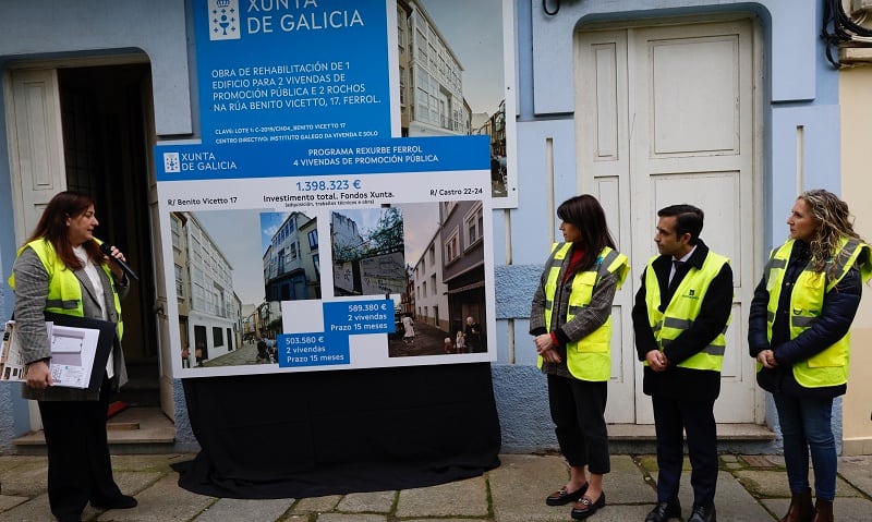 Visita a uno de los edificios que se rehabilitará en el marco del Rexurbe (foto: Xunta)