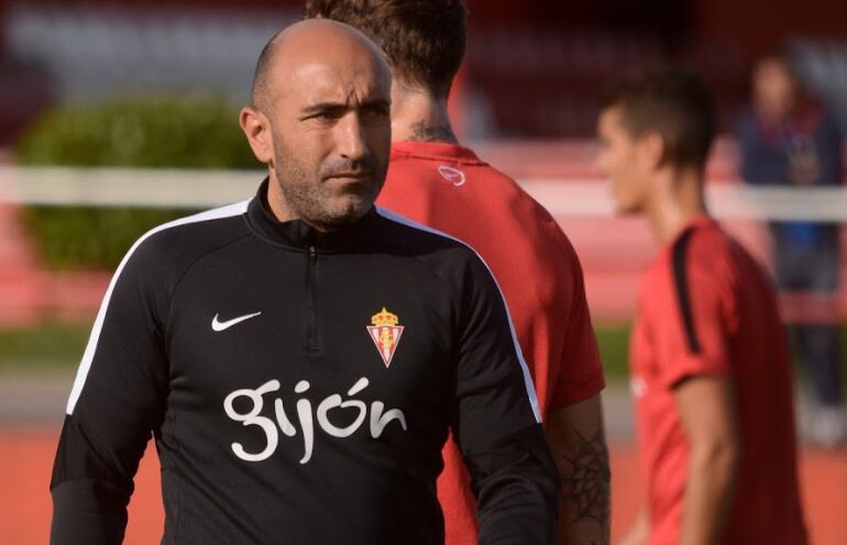 Abelardo durante un entrenamiento de la temporada 16-17