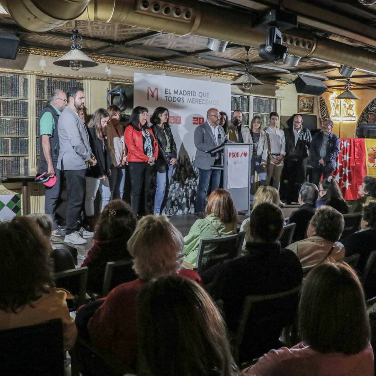 El alcalde de Manzanares El Real, José Luis Labrador, presenta su candidatura para el 28M arropado por Juan Lobato