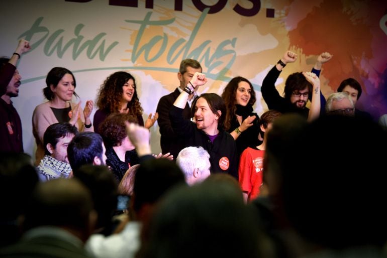 El secretario general de Podemos, Pablo Iglesias (c), durante el acto de presentación de su candidatura &#039;Podemos para todas&#039; al Consejo Ciudadano