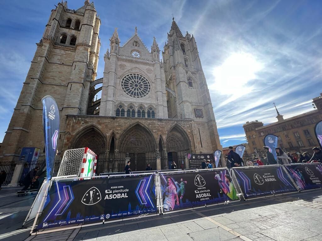 La plaza de la Catedral, guardián de la Copa Asobal