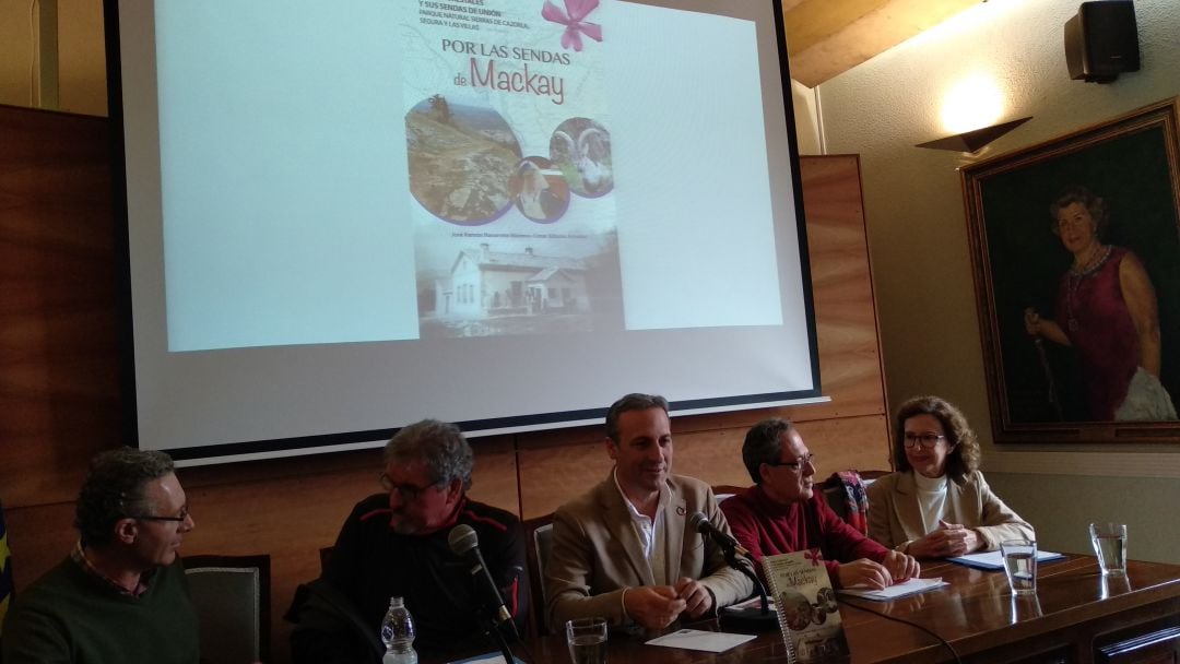 Presentación del libro &quot;Por las sendas de Mackay&quot; en el ayuntameinto de Cazorla 