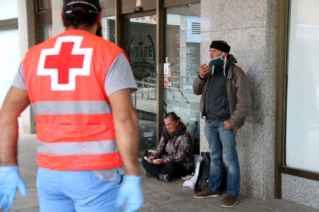 La Creu Roja ha intensificat l'atenció als 35 sense sostre que viuen als carrers de Girona.