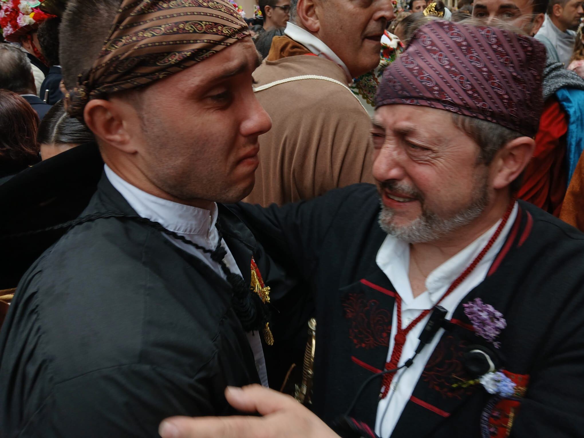 Carlos García y su hijo Christian, en el relevo de capitán de la escuadra de Artesanos PVM