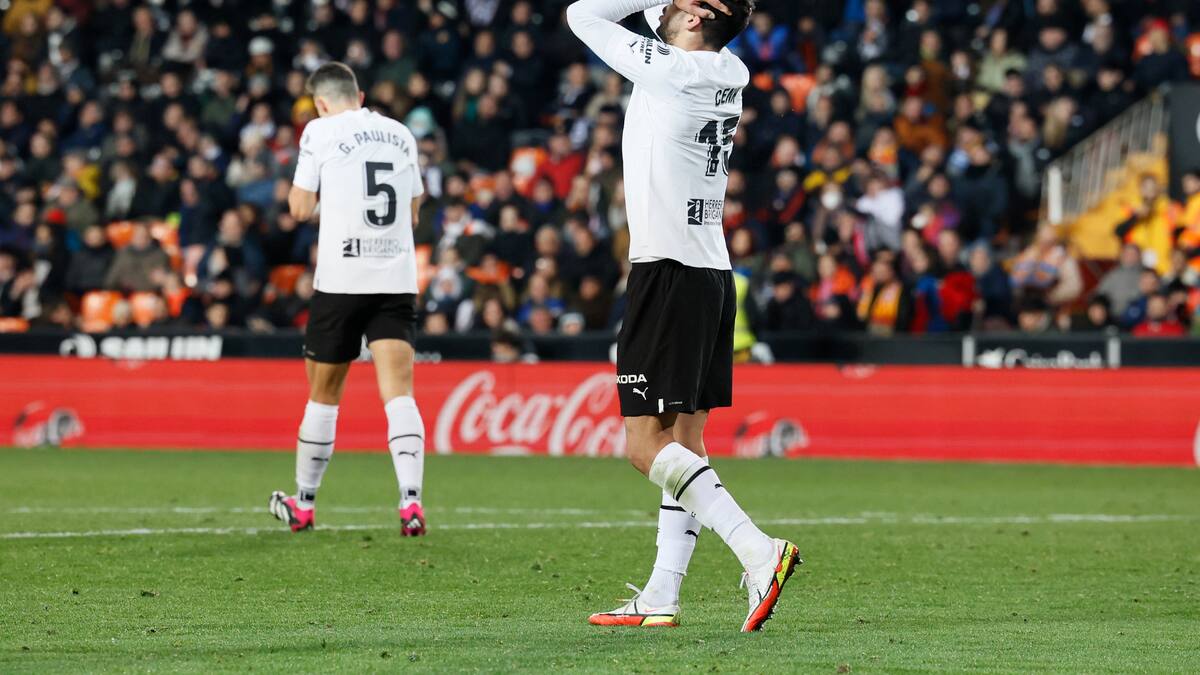 El Almería castiga los 'horrores' del Valencia que se mete de lleno en la lucha por la permanencia (2-2)