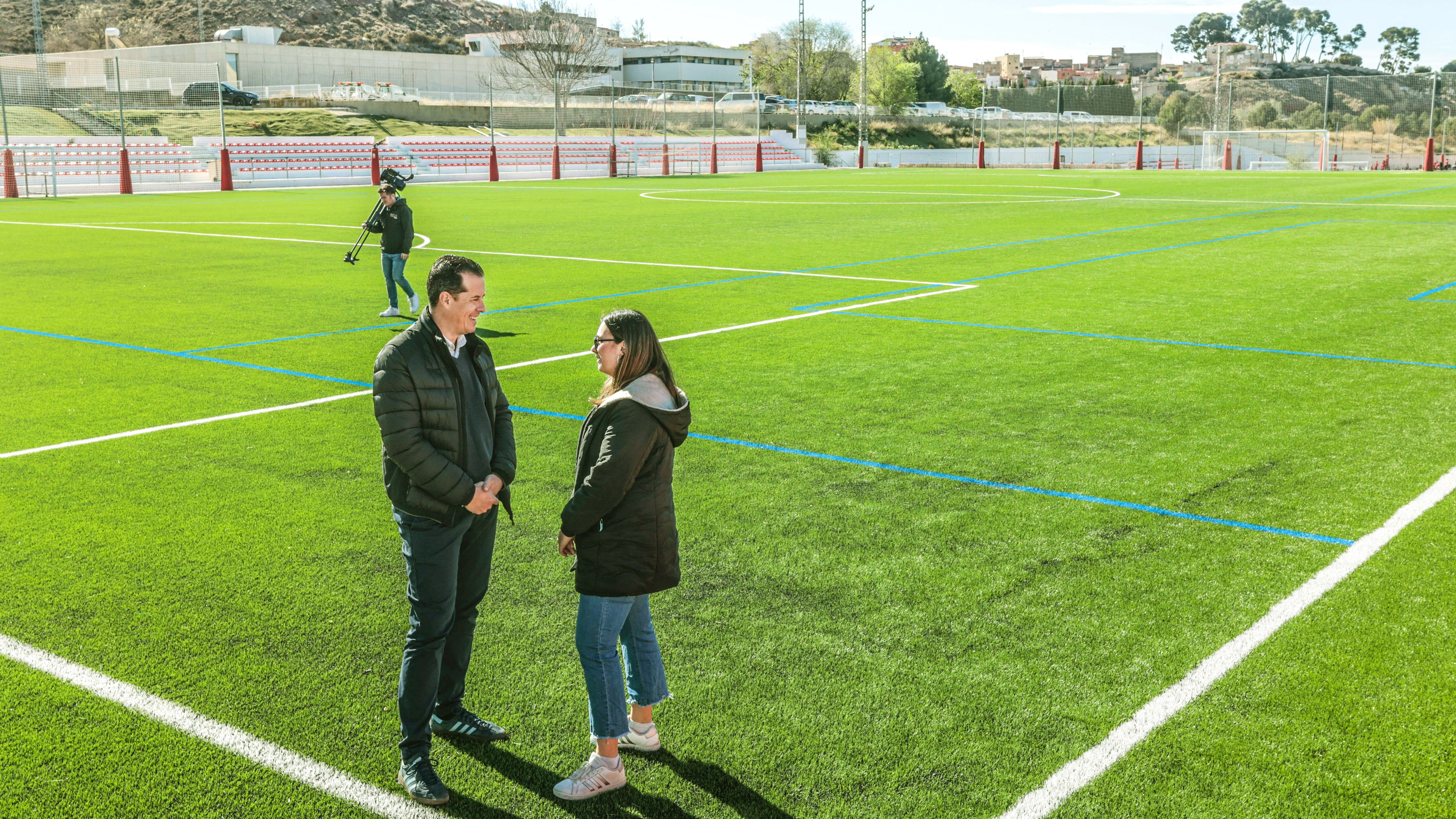 Rubén Alfaro, alcalde de Elda, junto a María Gisbert, concejala de Deporte de Elda