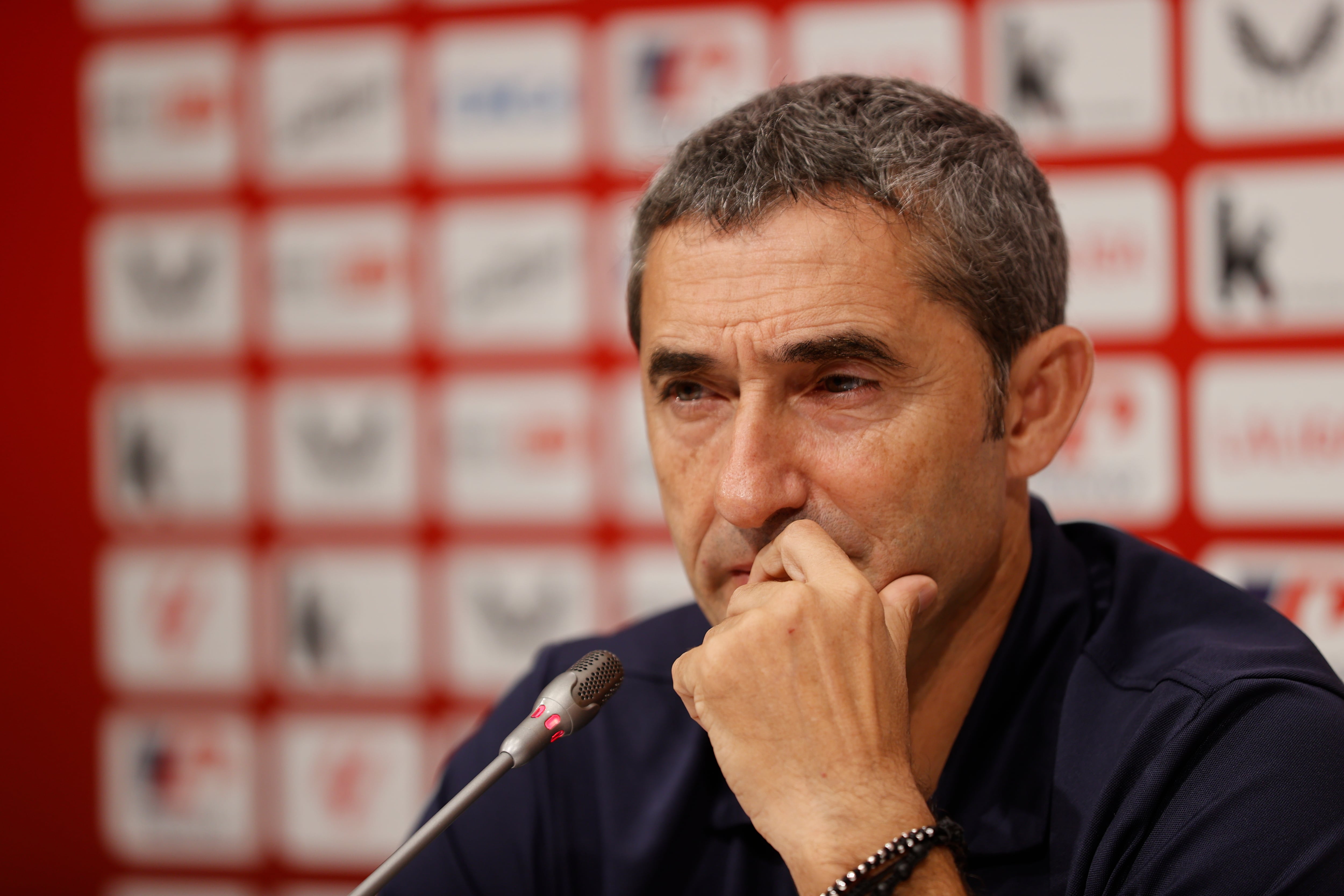 El técnico del Athletic Club Ernesto Valverde comparece en rueda de prensa este sábado previo al partido de LaLiga que el equipo disputará mañana domingo ante el RCD Mallorca. EFE/ Luis Tejido